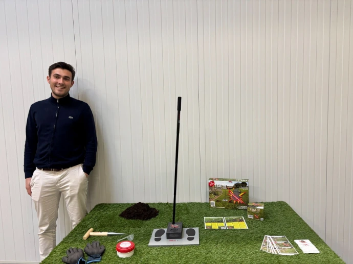 Taupe-Stop-Mole 52 presenteert duurzame en efficiënte oplossingen tegen mollen tijdens een Belgische tuinbeurs.